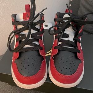 Used air Jordan 1s kids size 8c for BOYS/GIRLS